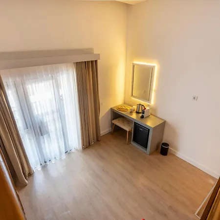 Hotel My *